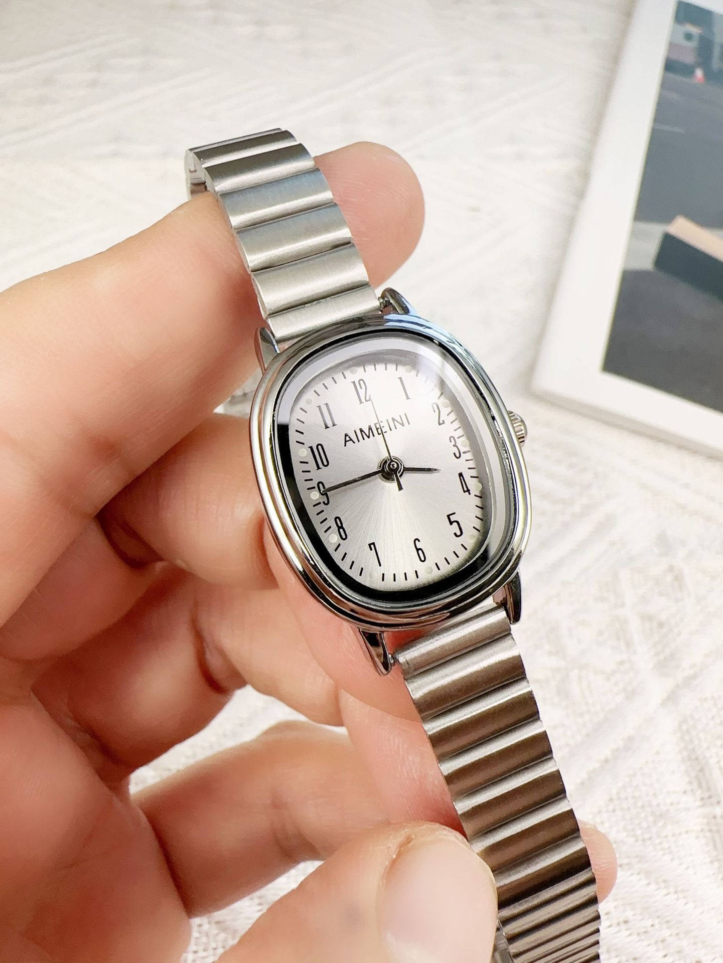 Oval Disk Women's Retro Digital Simple Watch