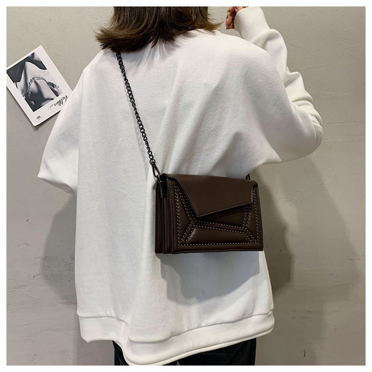 Cross-body rivet bag for lady