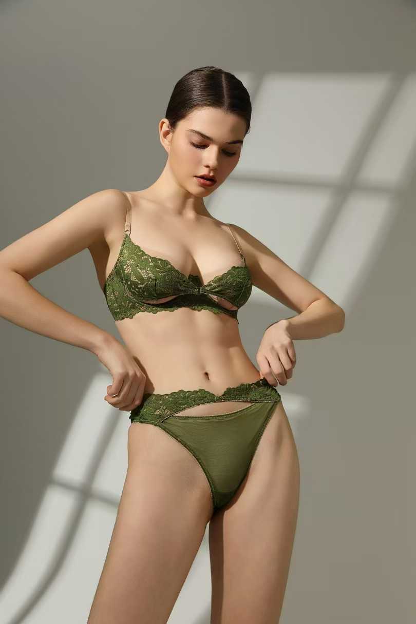 Lace Bra Set with Ultra-Thin Cup For Women, Minimizer Push-Up, Midtown, BYMANYC New York.