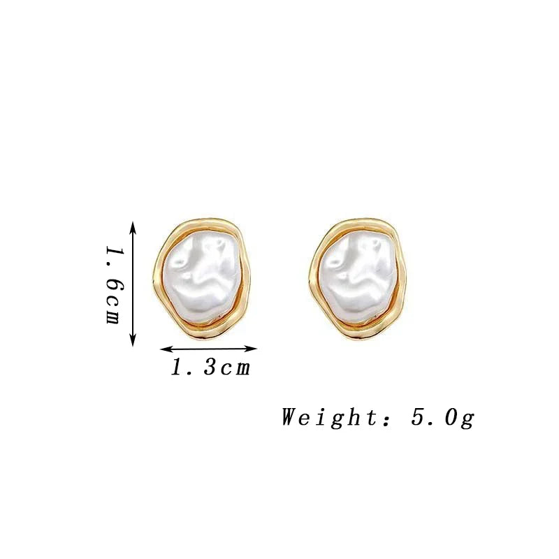 Irregularity Geometric Retro Personality Earrings for Women Golden Metal Imitation Pearl Stud Earrings Party Simple Jewelry Gift